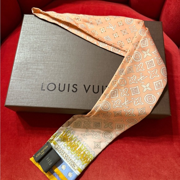 Louis Vuitton Bandeau Twilly WITH BOX - Picture 3 of 7